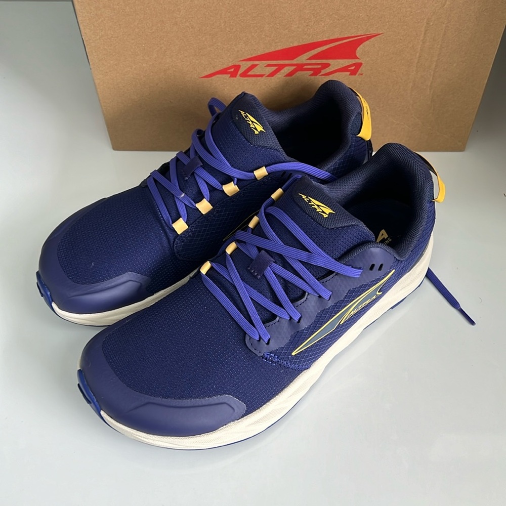 Women’s Altra Superior 6’s size 9.5